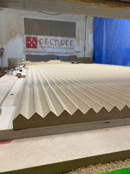 CNC frézovanie obkladu na stenu